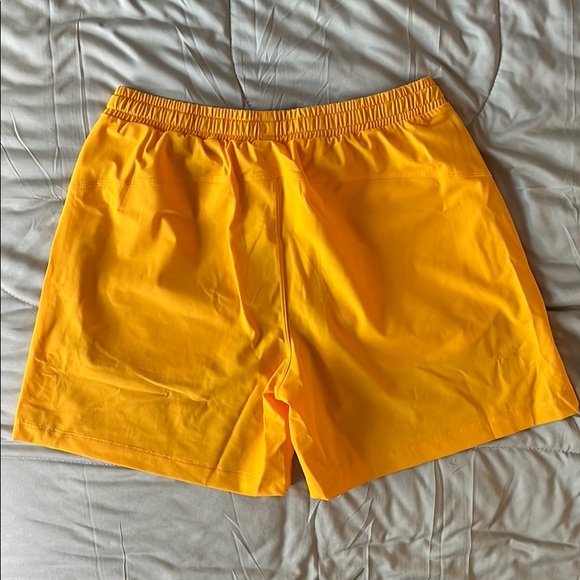 Fabletics 5" one shorts - Picture 3 of 4